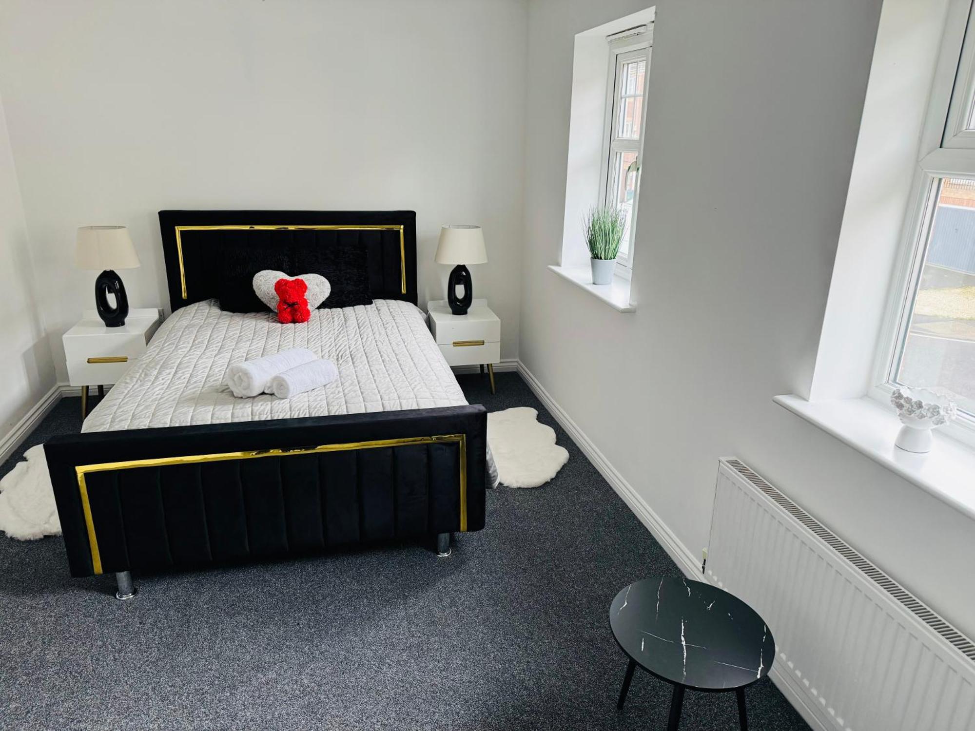 Harmony House 3 Bedroom New Build For Families, Contractors, Black Country Museum Sleeps 6 Tipton Esterno foto