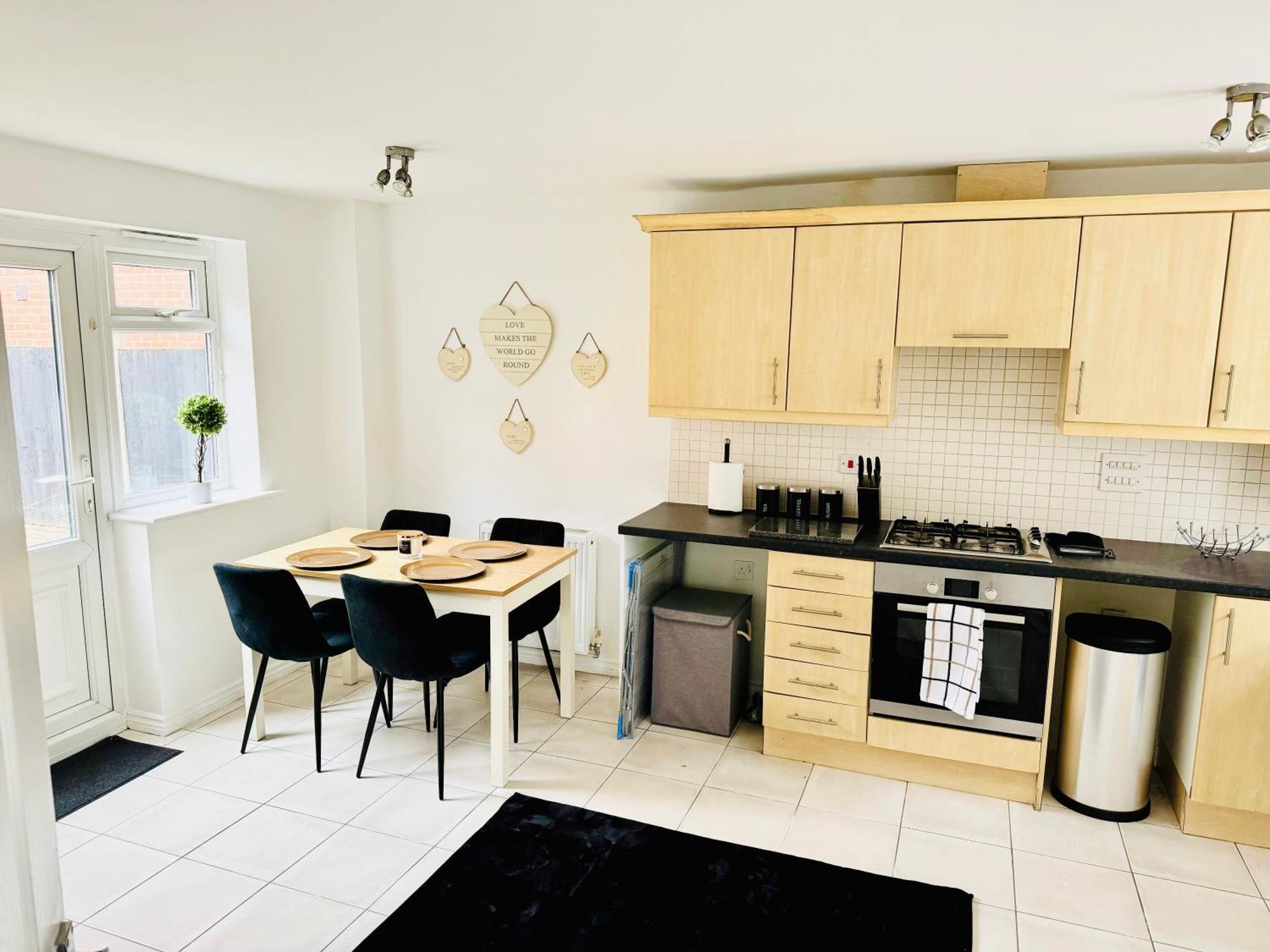 Harmony House 3 Bedroom New Build For Families, Contractors, Black Country Museum Sleeps 6 Tipton Esterno foto