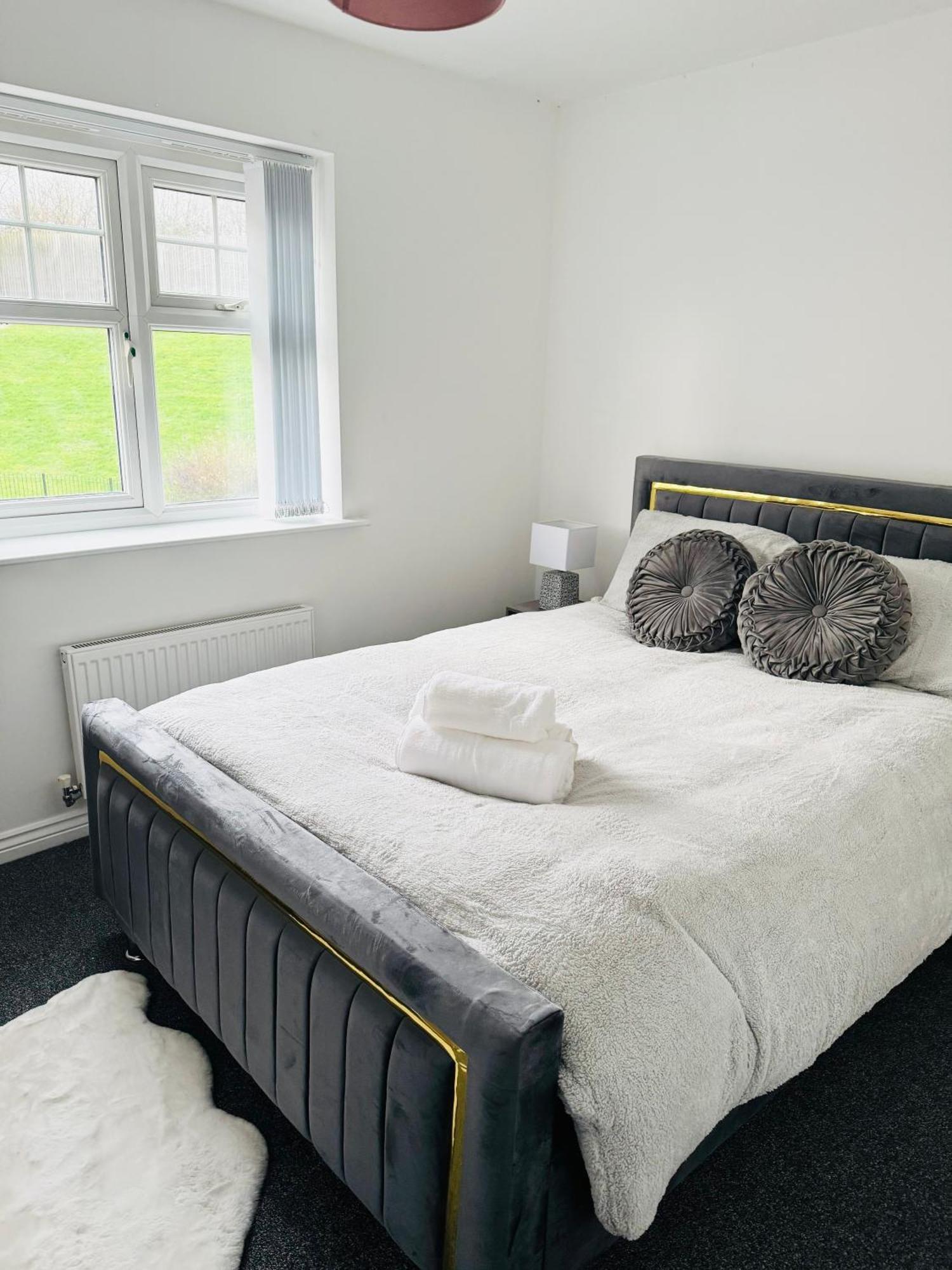Harmony House 3 Bedroom New Build For Families, Contractors, Black Country Museum Sleeps 6 Tipton Esterno foto