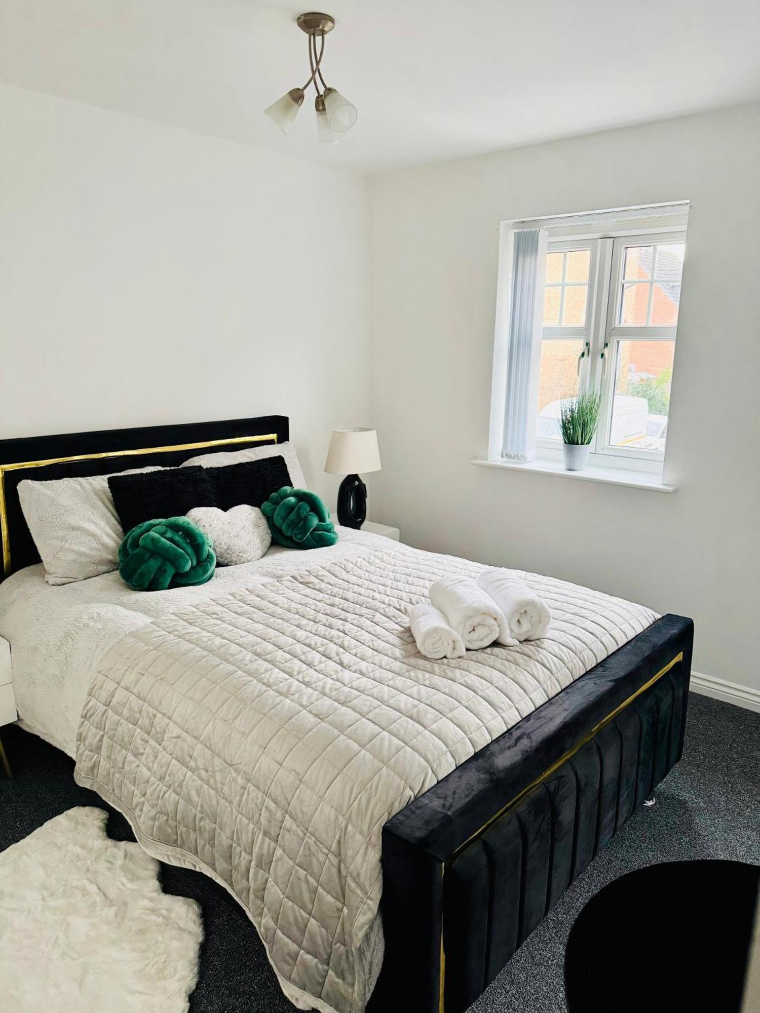 Harmony House 3 Bedroom New Build For Families, Contractors, Black Country Museum Sleeps 6 Tipton Esterno foto