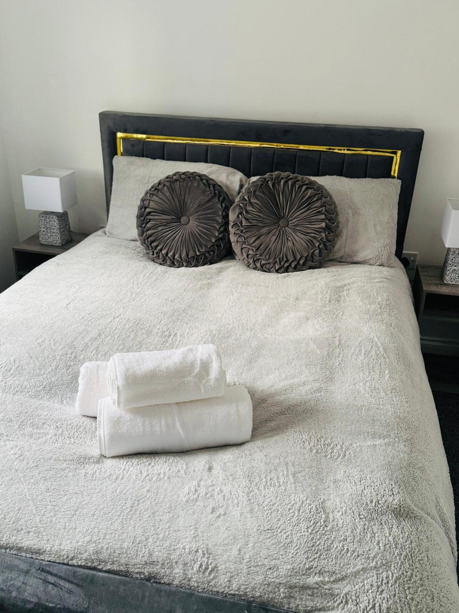 Harmony House 3 Bedroom New Build For Families, Contractors, Black Country Museum Sleeps 6 Tipton Esterno foto