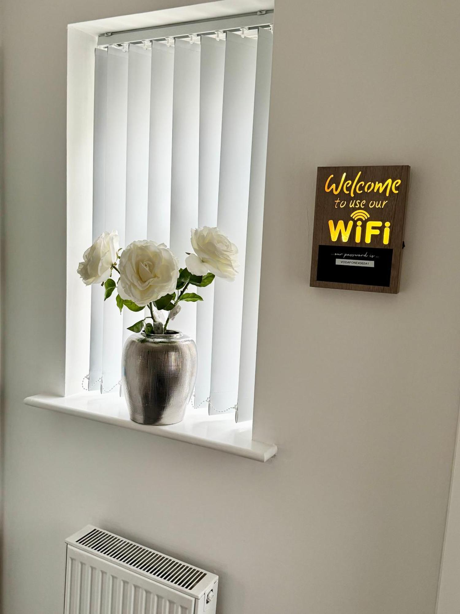 Harmony House 3 Bedroom New Build For Families, Contractors, Black Country Museum Sleeps 6 Tipton Esterno foto