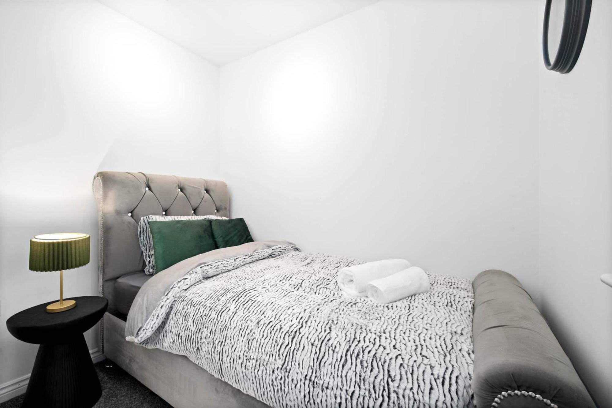 Harmony House 3 Bedroom New Build For Families, Contractors, Black Country Museum Sleeps 6 Tipton Esterno foto