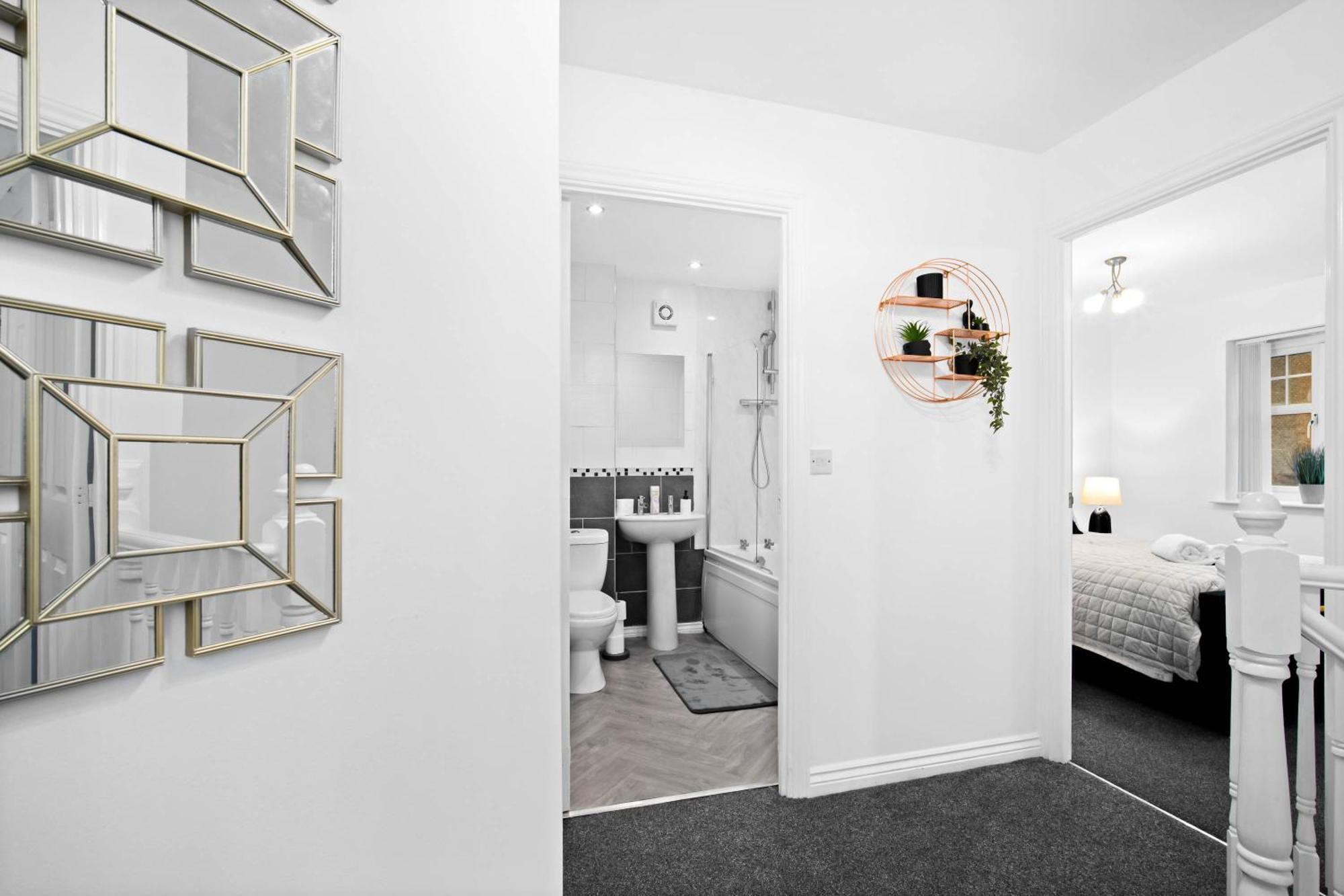 Harmony House 3 Bedroom New Build For Families, Contractors, Black Country Museum Sleeps 6 Tipton Esterno foto