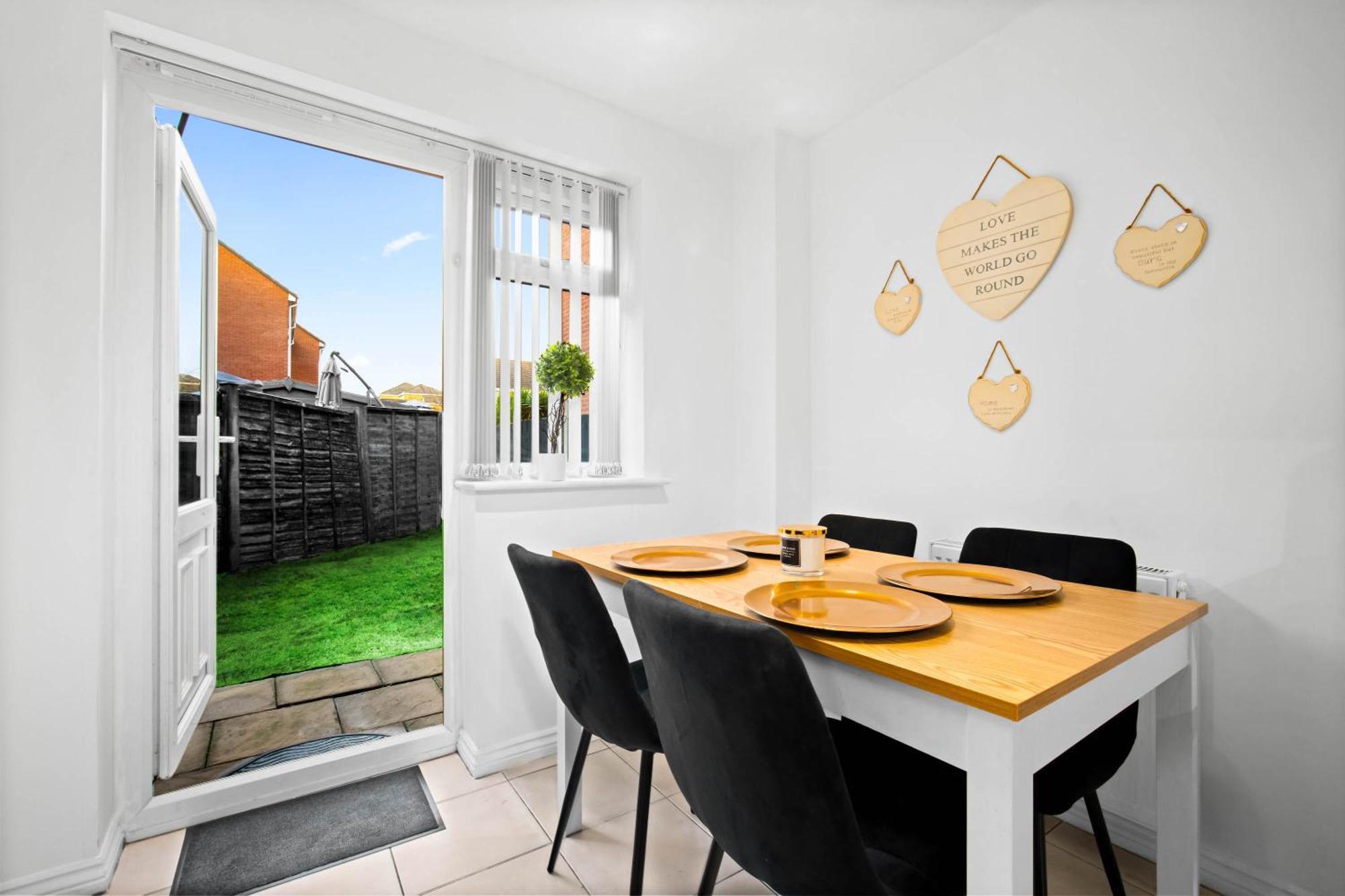 Harmony House 3 Bedroom New Build For Families, Contractors, Black Country Museum Sleeps 6 Tipton Esterno foto
