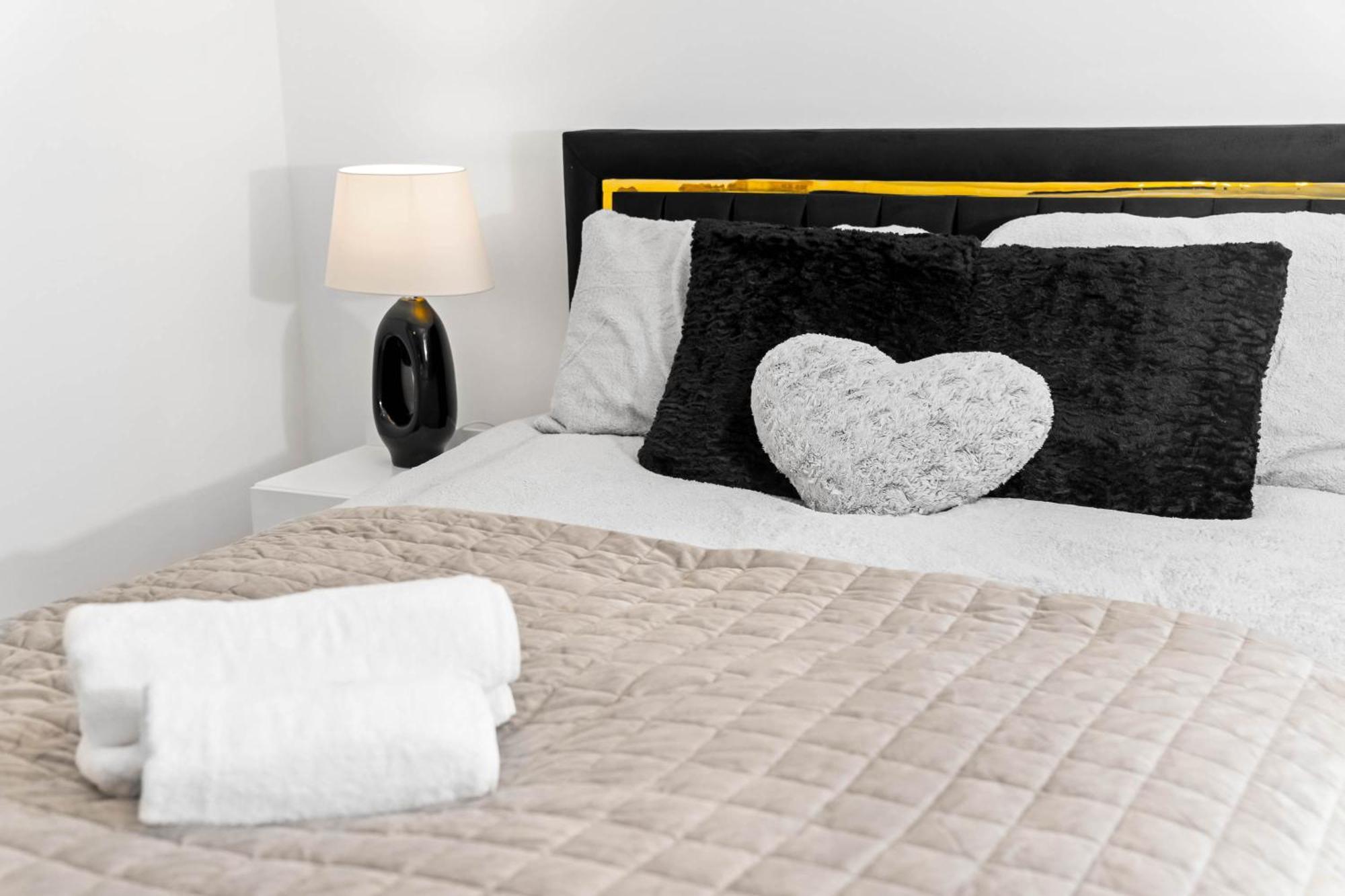 Harmony House 3 Bedroom New Build For Families, Contractors, Black Country Museum Sleeps 6 Tipton Esterno foto